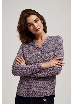 Wzorzysta koszula z dekoltem w serek błękitna ze sklepu Moodo.pl w kategorii Koszule damskie - zdjęcie 170457708