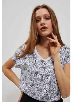 Bluzka z kwiatowym printem biała ze sklepu Moodo.pl w kategorii Bluzki damskie - zdjęcie 170458617