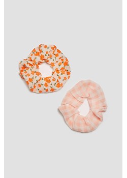 Zestaw dwóch gumek do włosów pudrowo-różowy ze sklepu Moodo.pl w kategorii Gumki do włosów - zdjęcie 170458975