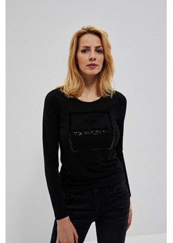 Bluzka z cekinowym napisem czarna ze sklepu Moodo.pl w kategorii Bluzki damskie - zdjęcie 170459896