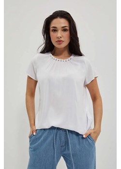 Koszula z ozdobnym dekoltem biała ze sklepu Moodo.pl w kategorii Bluzki damskie - zdjęcie 170460049