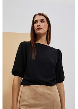 Gładka bluzka z bufiastymi rękawami czarna ze sklepu Moodo.pl w kategorii Bluzki damskie - zdjęcie 170460675