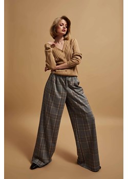 Spodnie w kratę z szerokimi nogawkami ze sklepu Moodo.pl w kategorii Spodnie damskie - zdjęcie 170460819