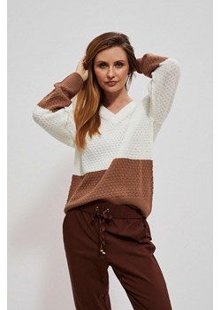 Dwukolorowy sweter ze sklepu Moodo.pl w kategorii Swetry damskie - zdjęcie 170461176