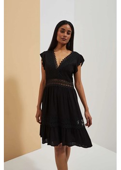 Sukienka boho z dekoltem w serek i koronką czarna ze sklepu Moodo.pl w kategorii Sukienki - zdjęcie 170461288