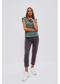 Gładkie spodnie dresowe z kieszonkami ze sklepu Moodo.pl w kategorii Spodnie damskie - zdjęcie 170462579