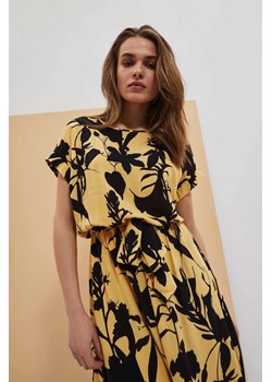 Wiskozowa sukienka z roślinnym wzorem ze sklepu Moodo.pl w kategorii Sukienki - zdjęcie 170463217
