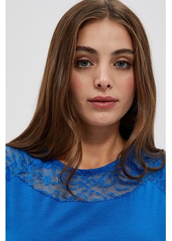 Bluzka z koronką niebieska ze sklepu Moodo.pl w kategorii Bluzki damskie - zdjęcie 170463289