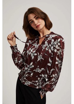 Koszula z kwiatowym wzorem kasztanowa ze sklepu Moodo.pl w kategorii Koszule damskie - zdjęcie 170463376