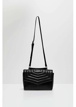 Pikowana torebka na ramię czarna ze sklepu Moodo.pl w kategorii Listonoszki - zdjęcie 170464509
