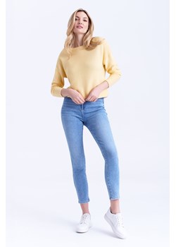 Sweter damski z troczkiem na dole i opuszczonym rękawem żółty ze sklepu 5.10.15 w kategorii Swetry damskie - zdjęcie 170469996