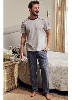 Beżowa piżama męska na krótki rękaw i długie spodnie Abel, Kolor beżowy-wzór, Rozmiar L, Italian Fashion ze sklepu Intymna w kategorii Piżamy męskie - zdjęcie 170480026