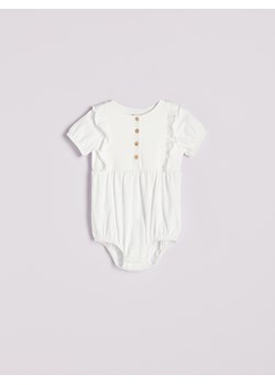 Reserved - Body z falbankami przy rękawach - biały ze sklepu Reserved w kategorii Body niemowlęce - zdjęcie 170521965