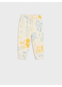 Sinsay - Spodnie dresowe Disney - kremowy ze sklepu Sinsay w kategorii Spodnie i półśpiochy - zdjęcie 170522799