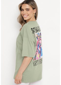Jasnozielony T-shirt Oversize z Bawełny z Dużym Nadrukiem Kestrella ze sklepu Born2be Odzież w kategorii Bluzki damskie - zdjęcie 170523965