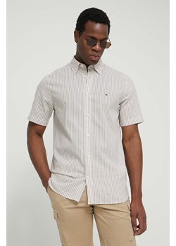 Tommy Hilfiger koszula z domieszką kaszmiru kolor beżowy regular z kołnierzykiem button-down MW0MW34599 ze sklepu ANSWEAR.com w kategorii Koszule męskie - zdjęcie 170526966