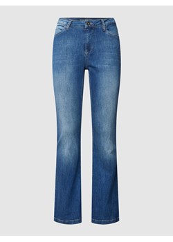 Jeansy o rozkloszowanym kroju z naszywką z logo ze sklepu Peek&Cloppenburg  w kategorii Jeansy damskie - zdjęcie 170535357