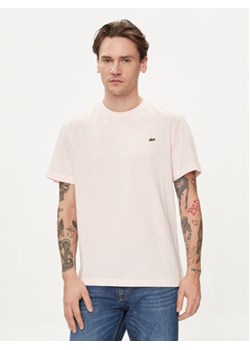Lacoste T-Shirt TH2038 Różowy Regular Fit ze sklepu MODIVO w kategorii T-shirty męskie - zdjęcie 170543696