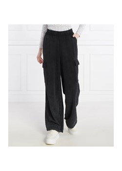 HUGO Spodnie dresowe Naritima | Relaxed fit ze sklepu Gomez Fashion Store w kategorii Spodnie damskie - zdjęcie 170550146