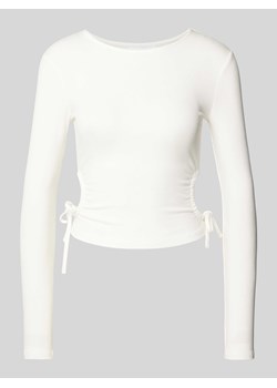 Krótki top z wycięciami ze sklepu Peek&Cloppenburg  w kategorii Bluzki damskie - zdjęcie 170550957