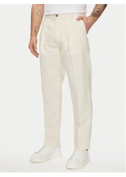 Pepe Jeans Chinosy Relaxed Pleated Linen Pants - 2 PM211700 Écru Relaxed Fit ze sklepu MODIVO w kategorii Spodnie męskie - zdjęcie 170554135