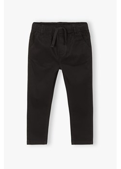 Spodnie chłopięce loose fit czarne ze sznurkiem w pasie ze sklepu 5.10.15 w kategorii Spodnie chłopięce - zdjęcie 170556396