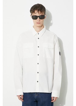 C.P. Company koszula bawełniana Gabardine Pocket męska kolor biały regular z kołnierzykiem klasycznym 16CMSH157A002824G ze sklepu PRM w kategorii Koszule męskie - zdjęcie 170560229