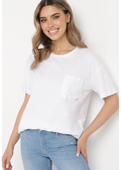 Biały Bawełniany T-shirt o Klasycznym Fasonie z Kieszonką  Asettia ze sklepu Born2be Odzież w kategorii Bluzki damskie - zdjęcie 170571145