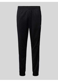 Spodnie dresowe o kroju regular fit z wyhaftowanym logo ze sklepu Peek&Cloppenburg  w kategorii Spodnie damskie - zdjęcie 170574217
