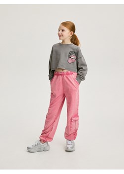 Reserved - Spodnie cargo z efektem sprania - różowy ze sklepu Reserved w kategorii Spodnie dziewczęce - zdjęcie 170577069