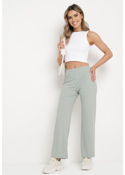 Zielone Prążkowane Spodnie Szerokie z Gumką w Pasie Drasia ze sklepu Born2be Odzież w kategorii Spodnie damskie - zdjęcie 170580619