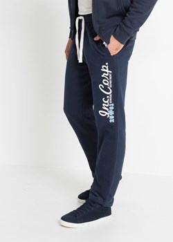 Spodnie sportowe z nadrukiem i aplikacją ze sklepu bonprix w kategorii Spodnie męskie - zdjęcie 170597147
