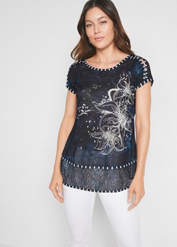 Shirt z batikowym nadrukiem i kamieniami ze sklepu bonprix w kategorii Bluzki damskie - zdjęcie 170597729