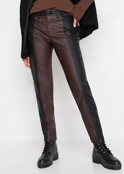 Spodnie ze sztucznej skóry, w stylu color-blocking ze sklepu bonprix w kategorii Spodnie damskie - zdjęcie 170599306