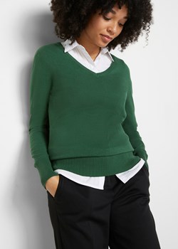 Sweter z dekoltem w serek z dzianiny o gładkim splocie drobnych oczek ze sklepu bonprix w kategorii Swetry damskie - zdjęcie 170599755
