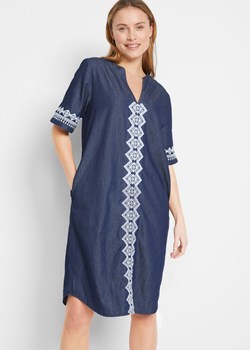 Sukienka tunikowa dżinsowa z haftowanym nadrukiem ze sklepu bonprix w kategorii Sukienki - zdjęcie 170600996