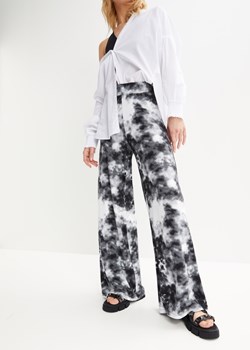 Szerokie spodnie shirtowe z batikowym nadrukiem ze sklepu bonprix w kategorii Spodnie damskie - zdjęcie 170601907
