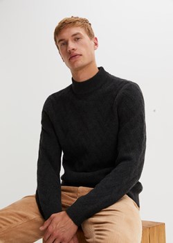 Sweter ze stójką, w strukturalny wzór ze sklepu bonprix w kategorii Swetry męskie - zdjęcie 170604529