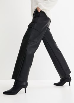 Spodnie ze sztucznej skóry ze sklepu bonprix w kategorii Spodnie damskie - zdjęcie 170605236