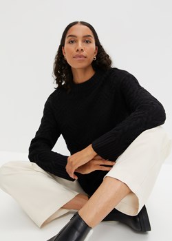 Sweter z okrągłym dekoltem i wzorem w warkocze ze sklepu bonprix w kategorii Swetry damskie - zdjęcie 170605677