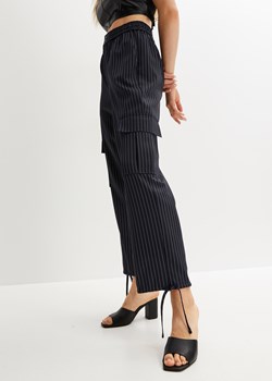 Spodnie bojówki ze sklepu bonprix w kategorii Spodnie damskie - zdjęcie 170606256