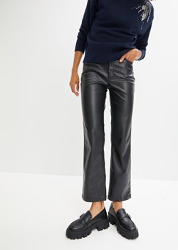Spodnie ze sztucznej skóry, w krótszej długości ze sklepu bonprix w kategorii Spodnie damskie - zdjęcie 170607059