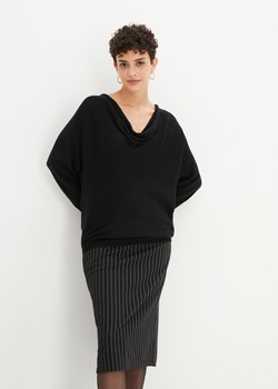 "Sweter z dekoltem ""wodą""" ze sklepu bonprix w kategorii Swetry damskie - zdjęcie 170608426