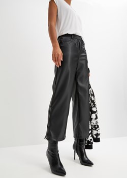 Spodnie ze sztucznej skóry, z zamkiem u dołu nogawek ze sklepu bonprix w kategorii Spodnie damskie - zdjęcie 170610298