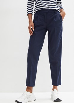 Spodnie bawełniane z zakładkami poniżej talii ze sklepu bonprix w kategorii Spodnie damskie - zdjęcie 170610487