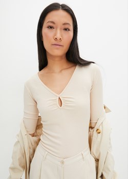 Shirt w prążek z dekoltem w serek, krótki rękaw ze sklepu bonprix w kategorii Bluzki damskie - zdjęcie 170618649