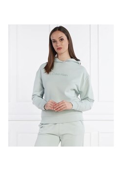 Calvin Klein Bluza HERO LOGO | Regular Fit ze sklepu Gomez Fashion Store w kategorii Bluzy damskie - zdjęcie 170624476