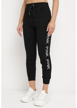 Czarne Spodnie Bawełniane z Ozdobnymi Napisami Wyższy Stan Storja ze sklepu Born2be Odzież w kategorii Spodnie damskie - zdjęcie 170628208