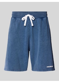 Spodnie dresowe o kroju regular fit z nadrukiem z logo ze sklepu Peek&Cloppenburg  w kategorii Spodenki męskie - zdjęcie 170634708