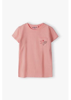 Dzianinowa różowa bluzka z krótkim rękawem i ozdobną kieszonką ze sklepu 5.10.15 w kategorii Bluzki dziewczęce - zdjęcie 170642188